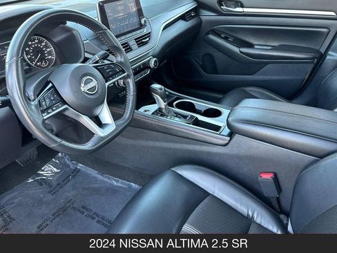 Used 2024 Nissan Altima 2.5 SR FWD image 12