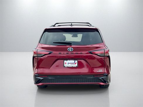 Used 2022 Toyota Sienna XSE image 6