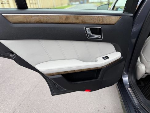 Used 2011 Mercedes-Benz E 350 4MATIC Sedan image 39