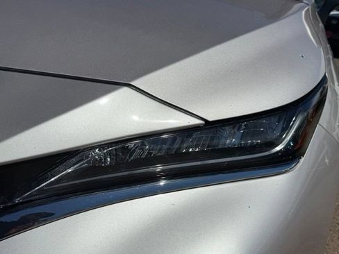 Used 2021 Toyota Venza LE w/ Carpet Mat Package (TMS) AWD/4WD image 10