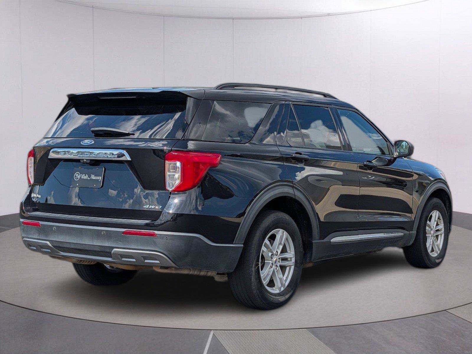 Used 2022 Ford Explorer XLT w/ Equipment Group 202A AWD/4WD image 5