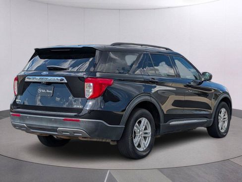 Used 2022 Ford Explorer XLT w/ Equipment Group 202A AWD/4WD image 5