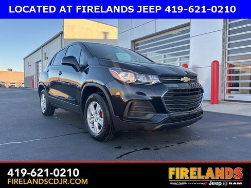 Used 2022 Chevrolet Trax LS w/ Tint and Cruise Package image 1