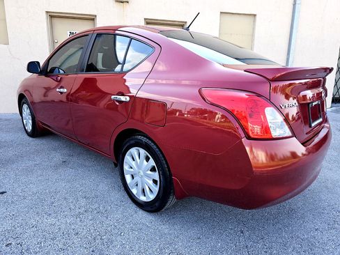 Used 2013 Nissan Versa SV image 21