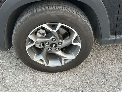 Used 2025 Chevrolet Trax LT image 28