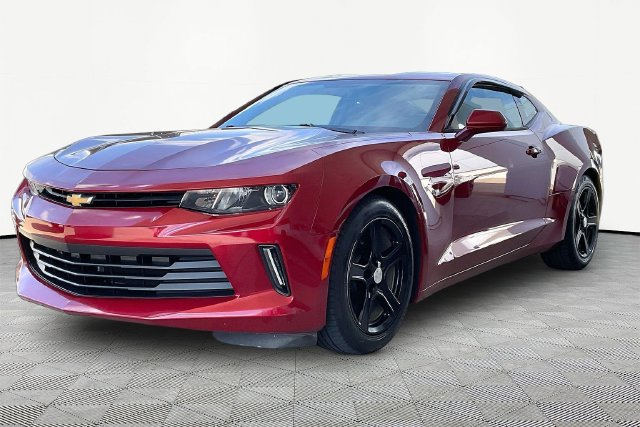 Used 2018 Chevrolet Camaro LT RWD image 3