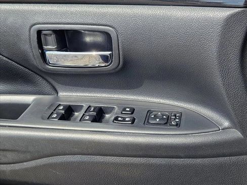 Used 2018 Mitsubishi Outlander SEL image 6