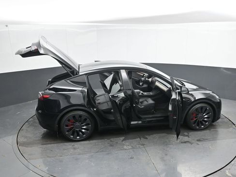 Used 2023 Tesla Model Y Long Range image 46