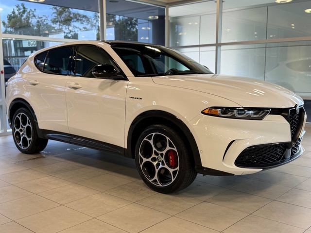 Used 2024 Alfa Romeo Tonale Veloce w/ Active Assist Package AWD/4WD image 6