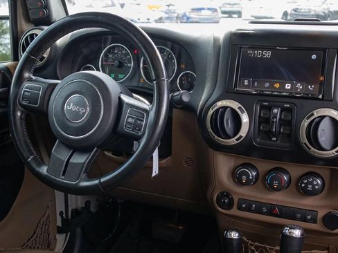 Used 2017 Jeep Wrangler Unlimited Sahara AWD/4WD image 23