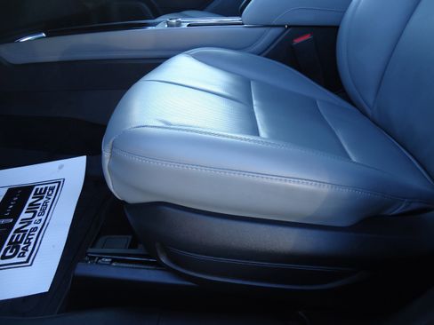 Used 2022 Lincoln Corsair Standard w/ Equipment Group 101A image 25