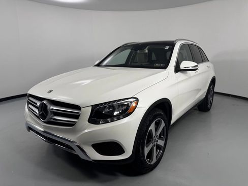Used 2019 Mercedes-Benz GLC 300 4MATIC image 3