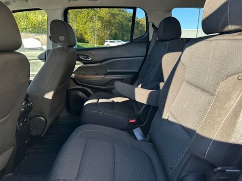 Used 2023 GMC Acadia SLE w/ Driver Convenience Package image 18