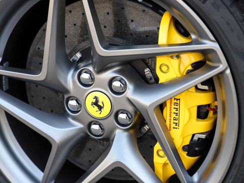 Certified 2022 Ferrari F8 Tributo RWD image 15