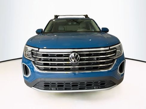 Used 2025 Volkswagen Atlas SE image 2