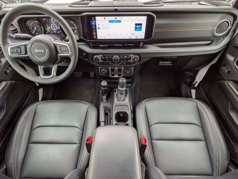 Used 2024 Jeep Wrangler Unlimited Sahara AWD/4WD image 15