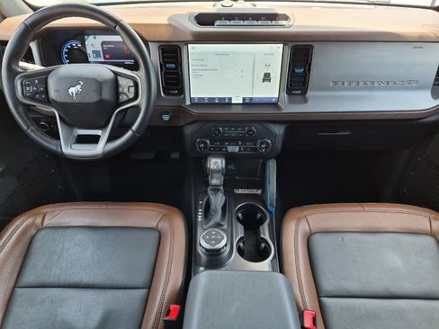 Used 2023 Ford Bronco Outer Banks w/ Sasquatch Package AWD/4WD image 12