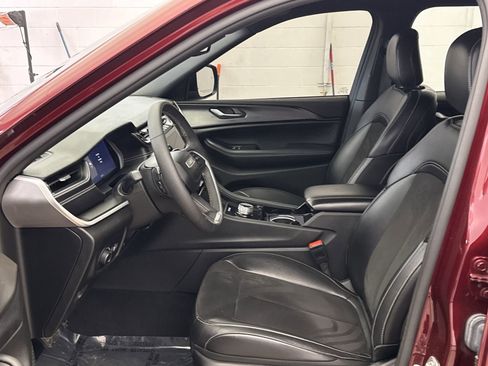 Used 2023 Jeep Grand Cherokee L Laredo image 10