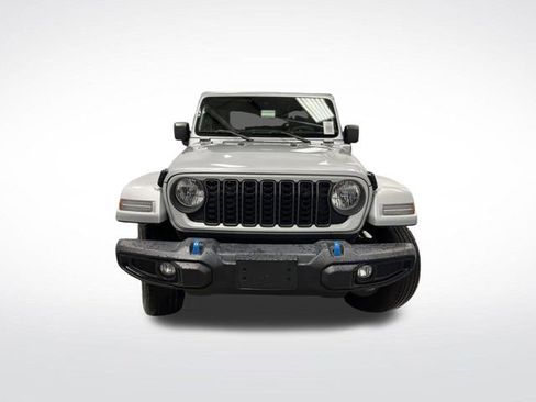 Used 2024 Jeep Wrangler Unlimited image 9