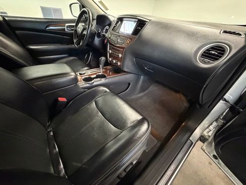 Used 2020 Nissan Pathfinder Platinum image 10