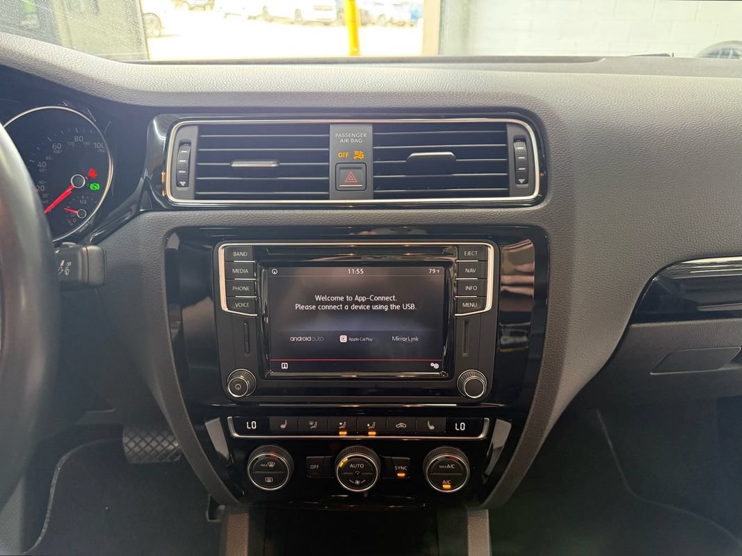 Used 2017 Volkswagen Jetta SEL FWD image 22