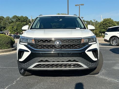 Used 2024 Volkswagen Taos SE image 5