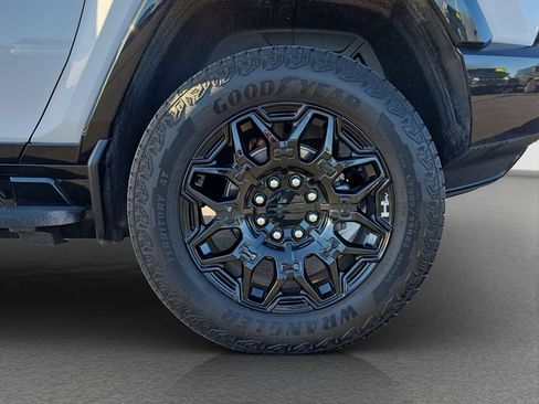 Used 2025 GMC Hummer EV 2X AWD/4WD image 23