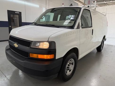 Used 2022 Chevrolet Express 2500 w/ Driver Convenience Package RWD image 5