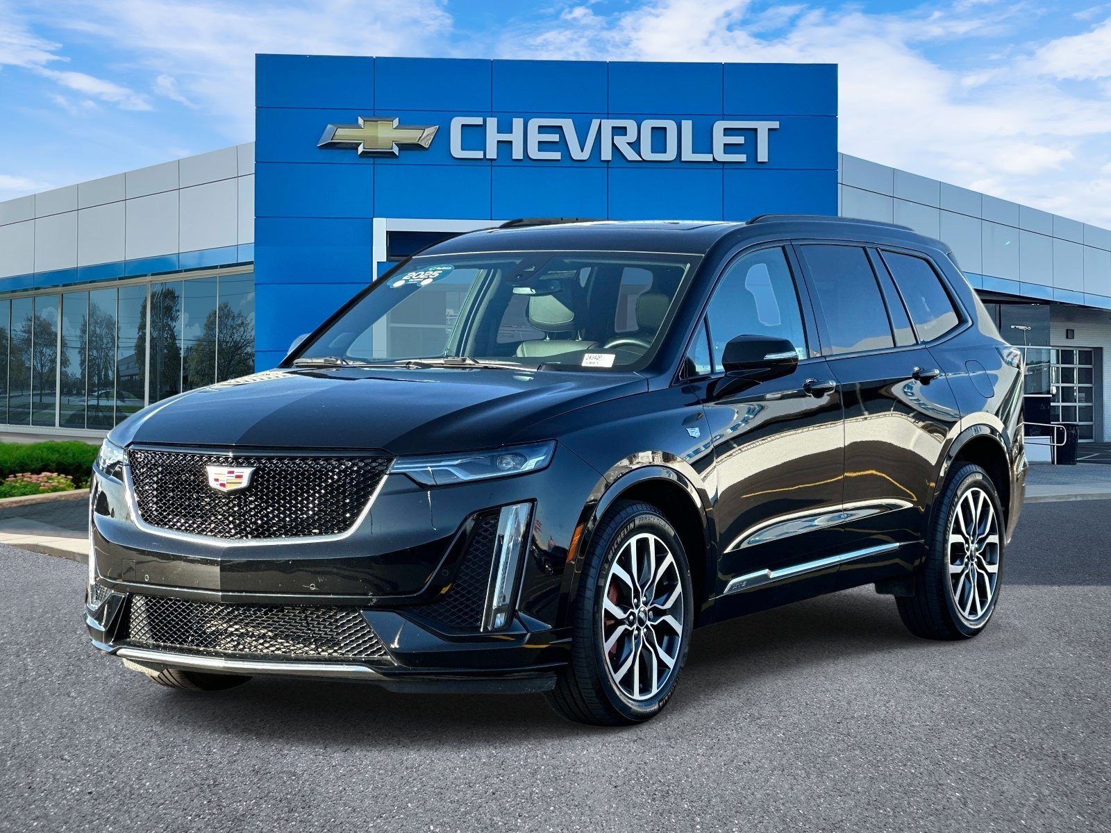 Certified 2025 Cadillac XT6 Sport w/ LPO, Floor Liner Package AWD/4WD image 6