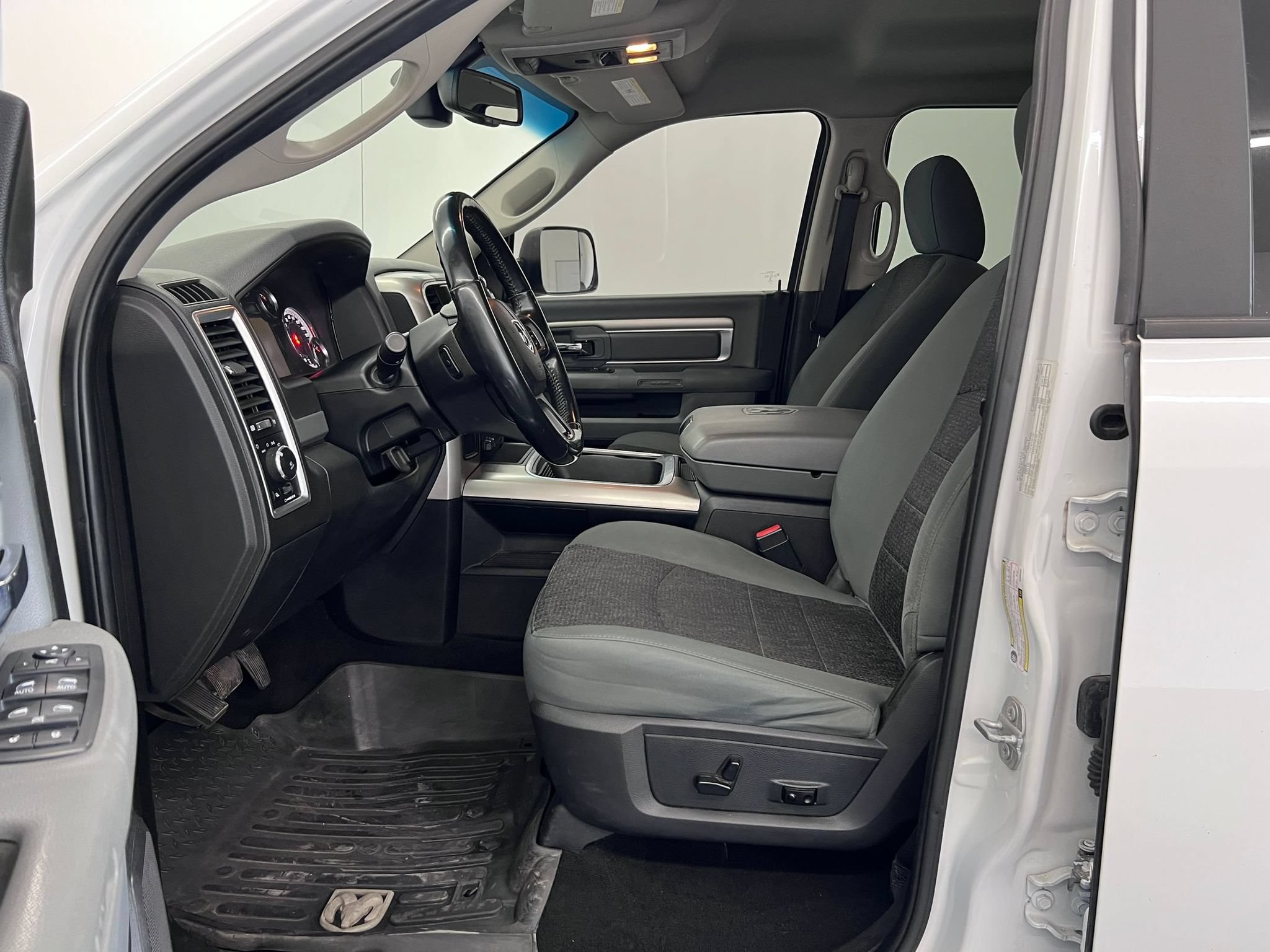 Used 2018 RAM 2500 SLT w/ Protection Group AWD/4WD image 5