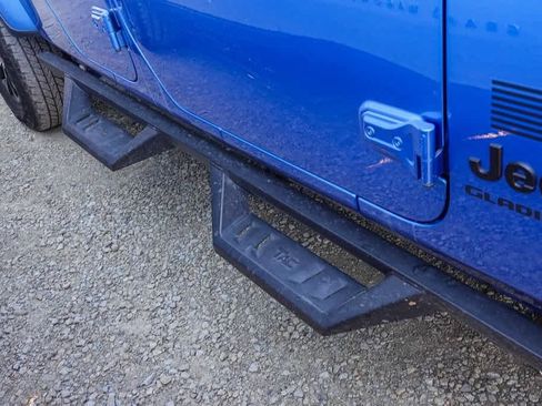 Certified 2023 Jeep Gladiator Sport image 8