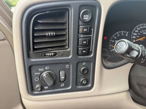 Used 2004 GMC Sierra 1500 SLT w/ Light Duty Power Package AWD/4WD image 15