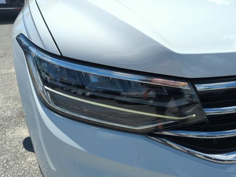 Used 2024 Volkswagen Tiguan SE FWD image 17