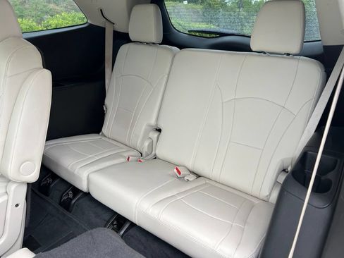 Used 2022 Buick Enclave Essence w/ Experience Buick Package FWD image 30