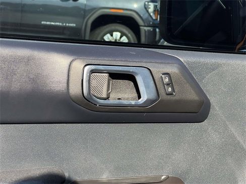 Used 2024 Ford Bronco Badlands image 24