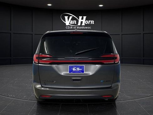 Used 2022 Chrysler Pacifica Touring-L w/ S Appearance Package image 12