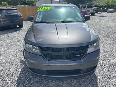 Used 2018 Dodge Journey SE w/ Popular Equipment Group image 2