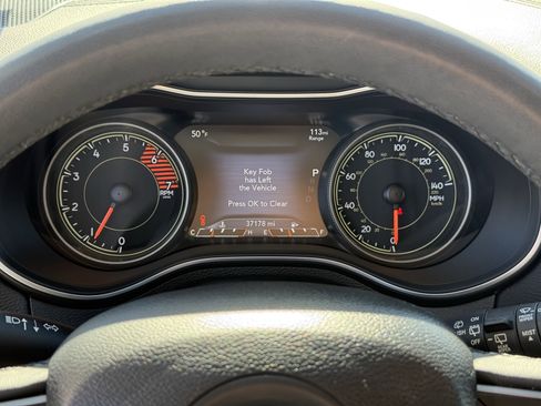 Used 2022 Jeep Cherokee Limited image 18