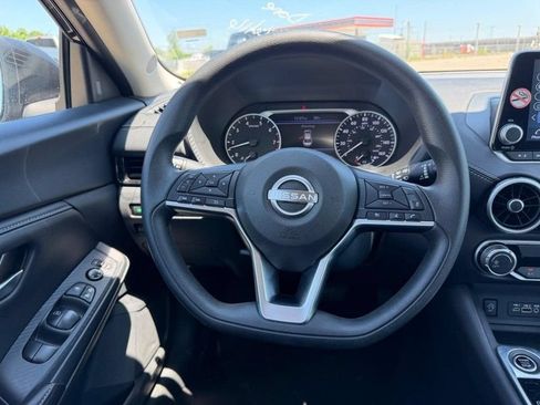 Used 2025 Nissan Sentra SV FWD image 9