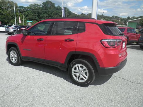 Used 2018 Jeep Compass Sport w/ Tech Group image 3