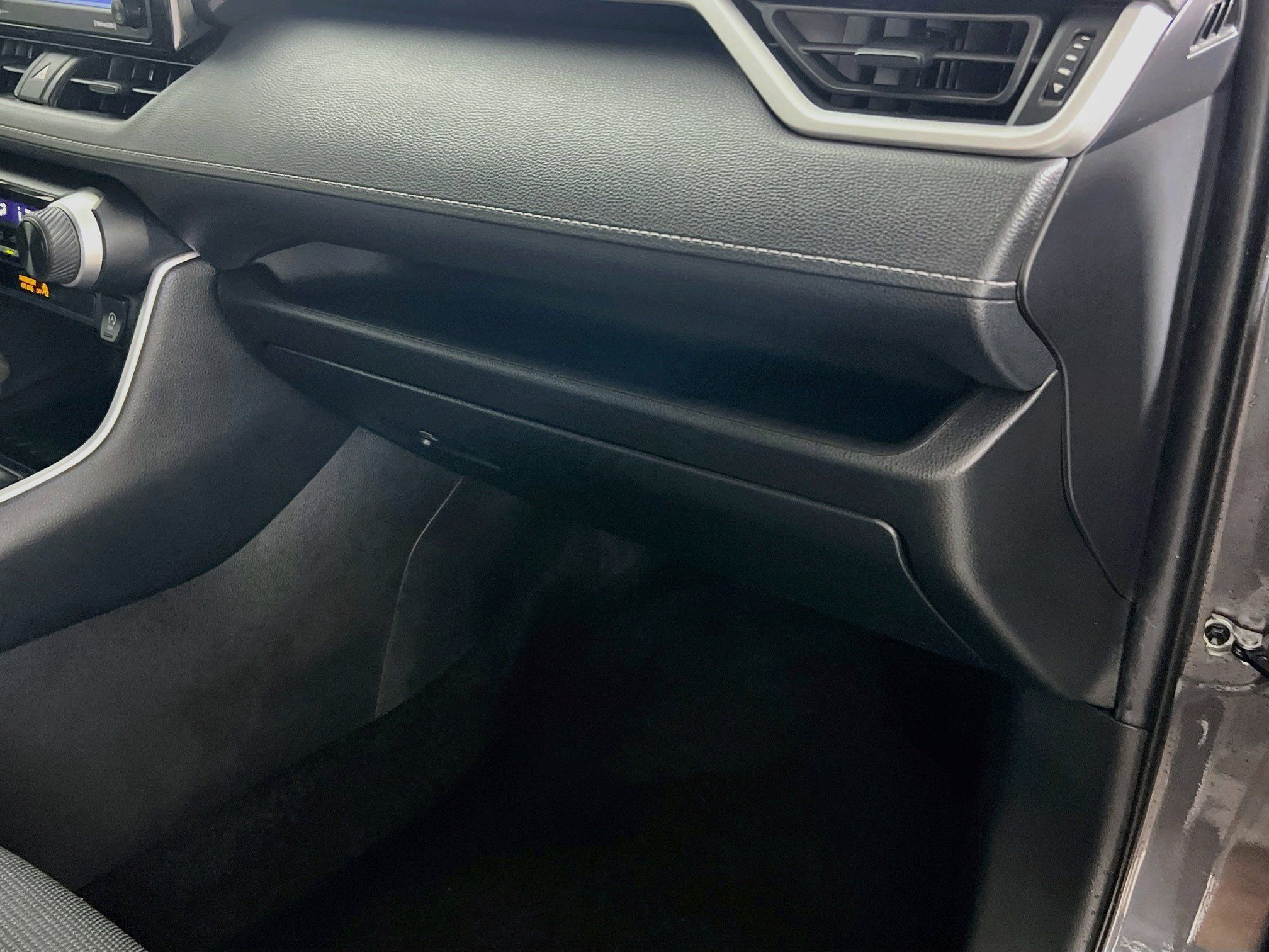 Used 2022 Toyota RAV4 LE AWD/4WD image 33