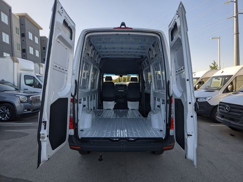 New 2024 Mercedes-Benz Sprinter 2500 w/ Acoustic Package image 7