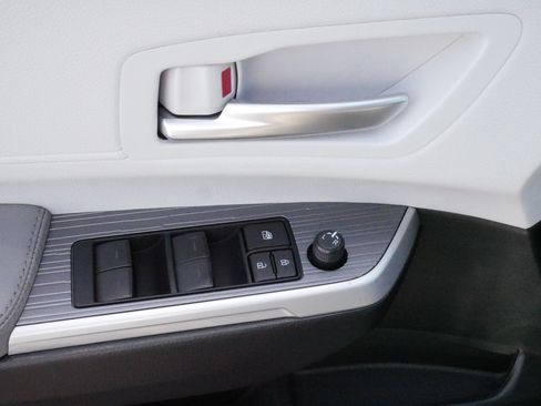 Used 2025 Toyota Sienna XLE w/ XLE Plus Package AWD/4WD image 19