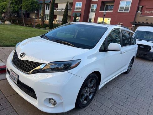 Used 2015 Toyota Sienna SE Premium FWD image 5