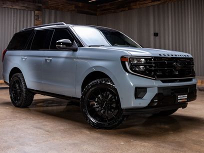 Used 2025 Ford Expedition Platinum w/ Stealth Appearance Package