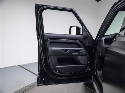 Used 2024 Land Rover Defender 110 X-Dynamic SE AWD/4WD image 24