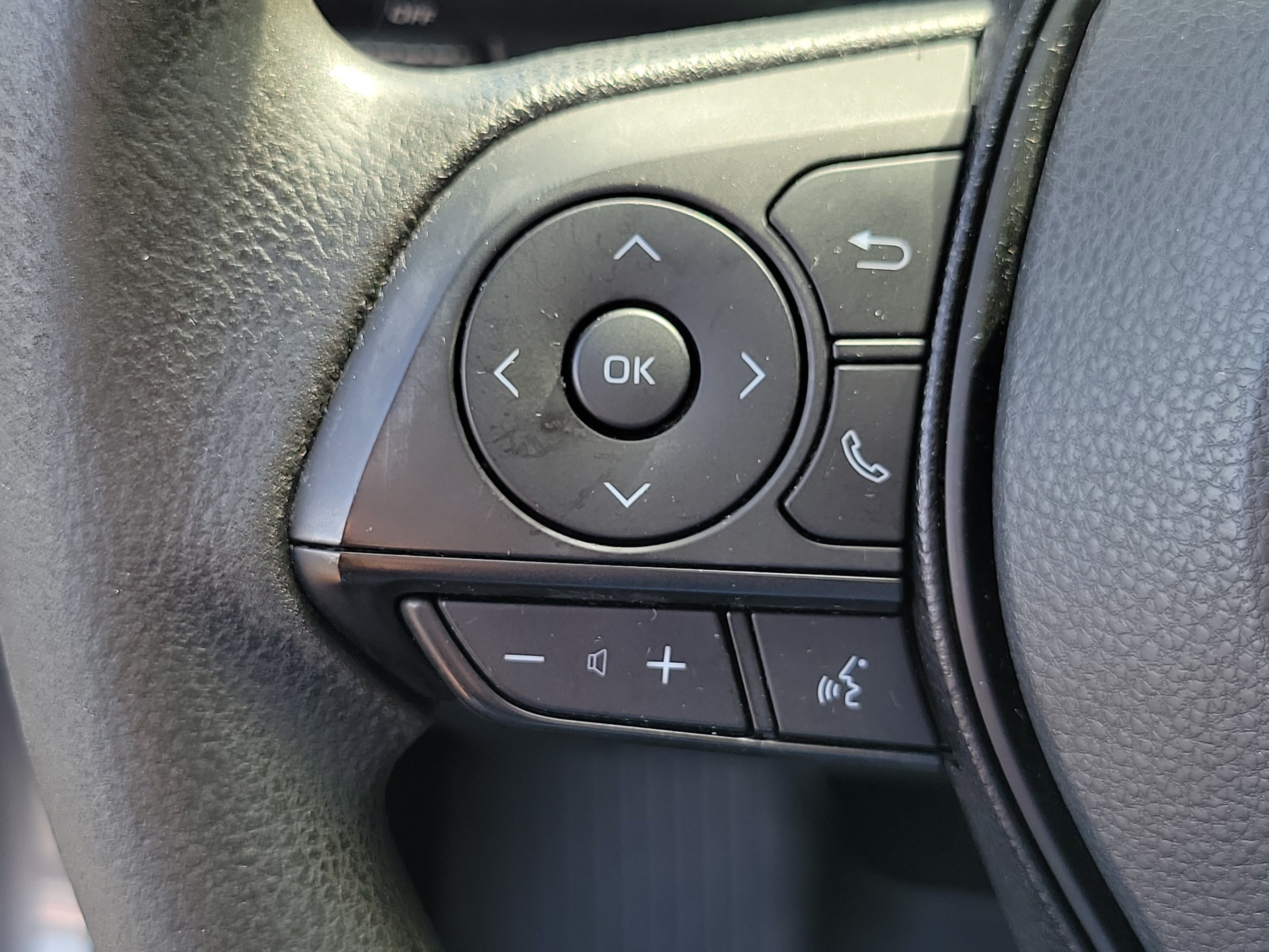 Used 2019 Toyota RAV4 LE FWD image 30