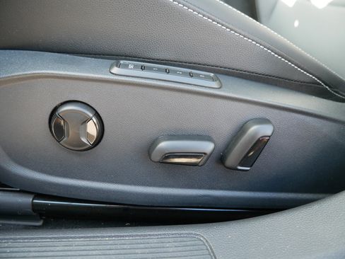 Certified 2025 Volkswagen Jetta SEL image 21