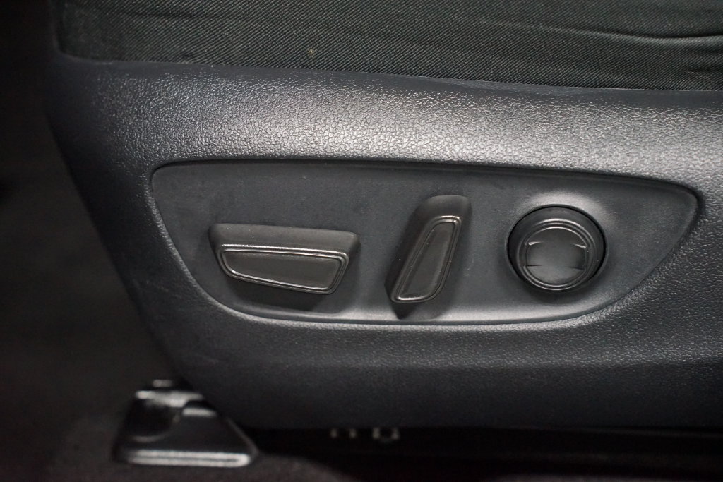 Certified 2025 Toyota RAV4 XLE FWD image 33