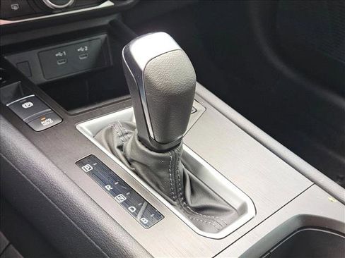 Used 2025 Nissan Kicks SV image 14